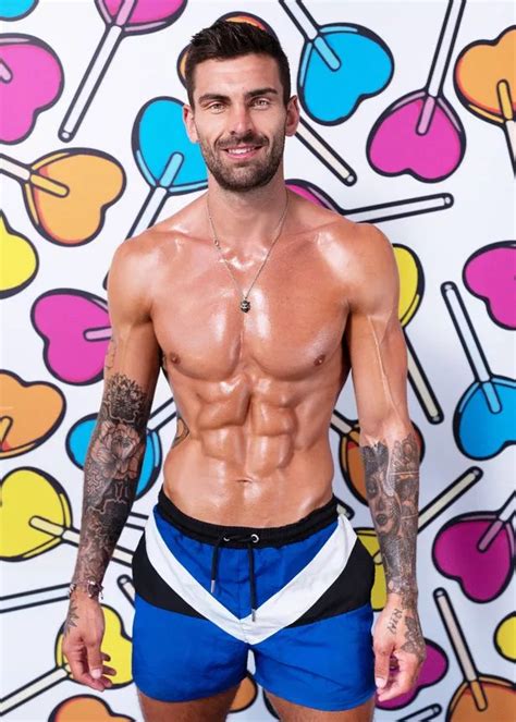 Love Island 2018: Adam Collard is the first contestant to get。